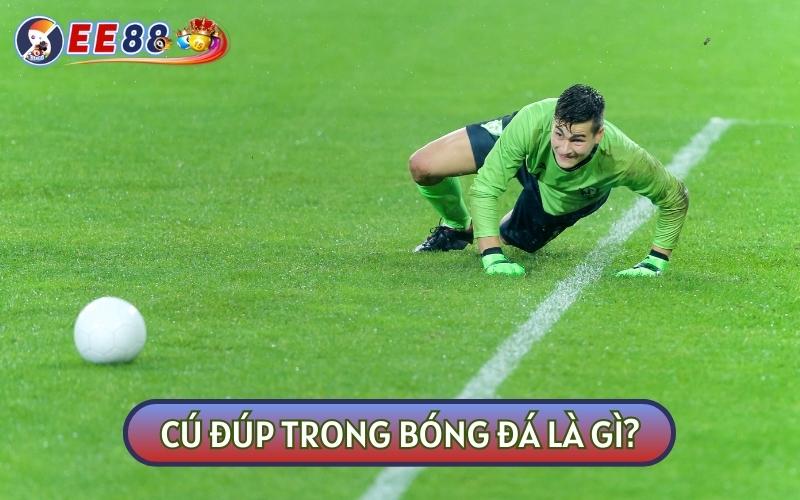 CÚ ĐÚP TRONG BÓNG ĐÁ hay còn gọi là “Double Kick" và có nghĩa là hai lần